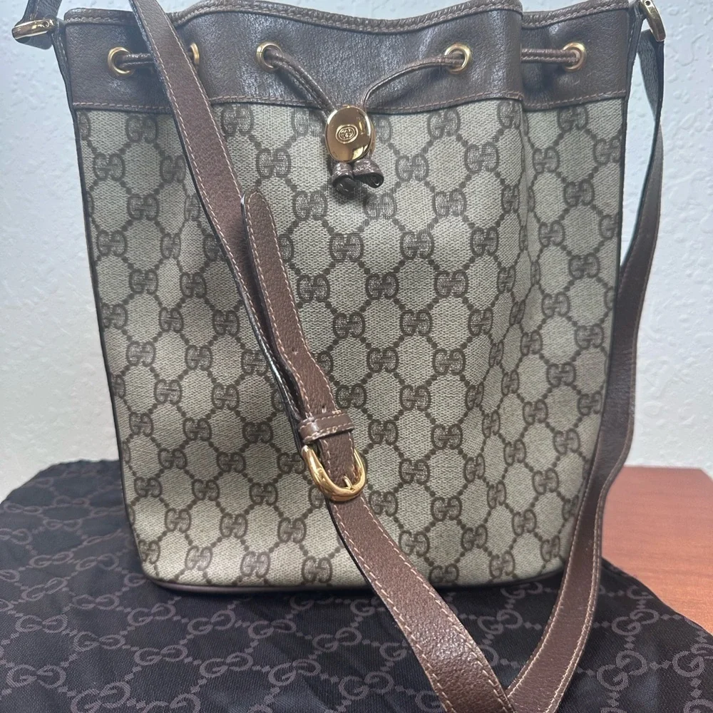 Auth Gucci GG Supreme PVC x Leather Beige Drawstring Shoulder Bag